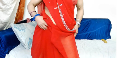 Amrozia's tight pussy gets a raw and clamminess workout in Crimson Sundress's bareback Trance show